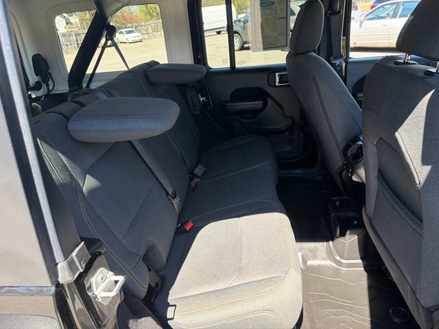Used 2024 Jeep Wrangler Willys AWD/4WD image 25