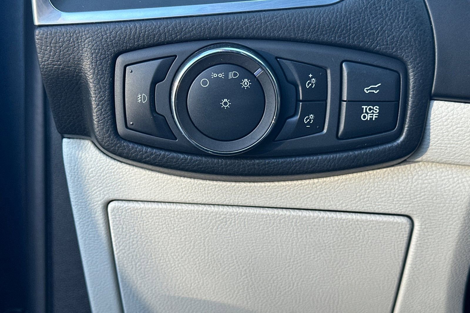 Certified 2019 Ford Edge Titanium w/ Cold Weather Package image 32