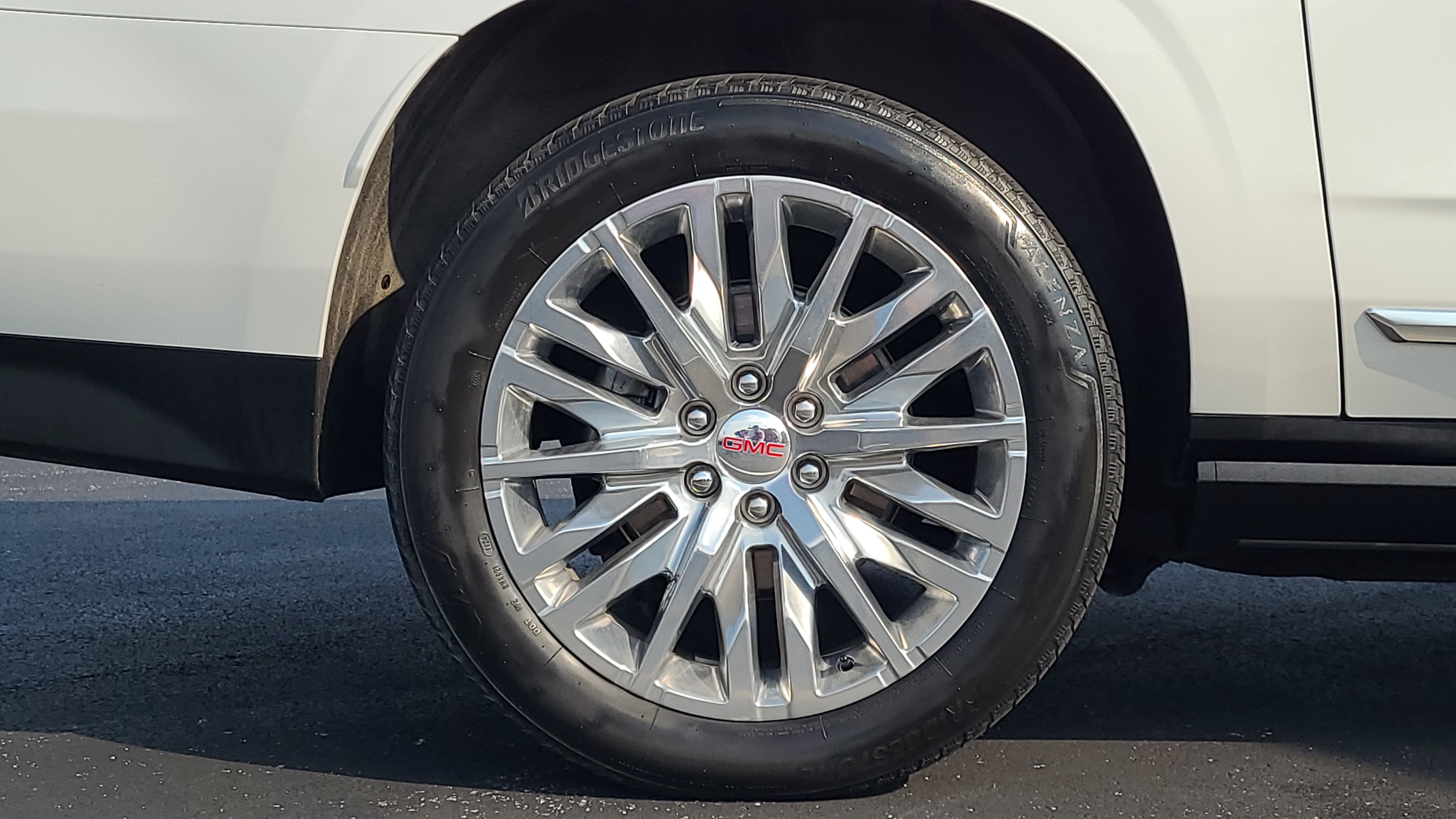 Used 2024 GMC Yukon XL Denali w/ Denali Reserve Package AWD/4WD image 10