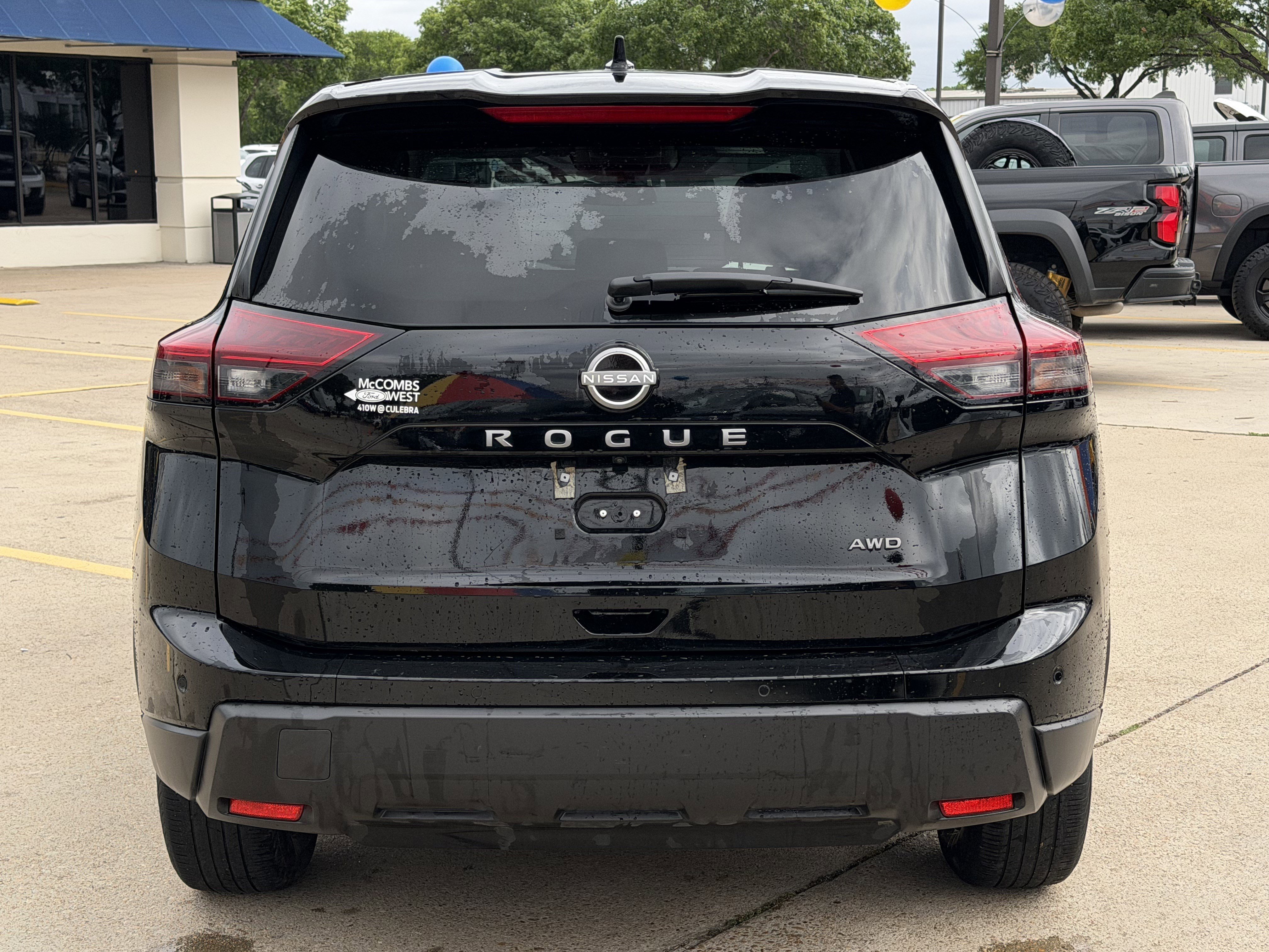 Used 2025 Nissan Rogue SV AWD/4WD image 6
