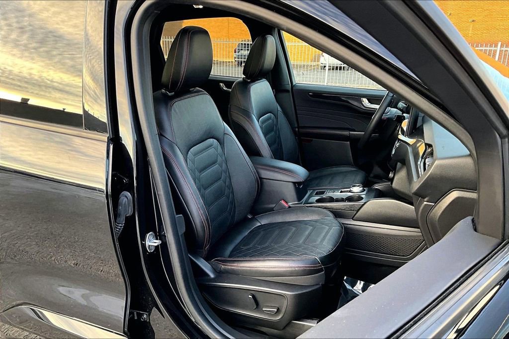 Certified 2023 Ford Escape ST-Line Elite w/ Premium Technology Package AWD/4WD image 7