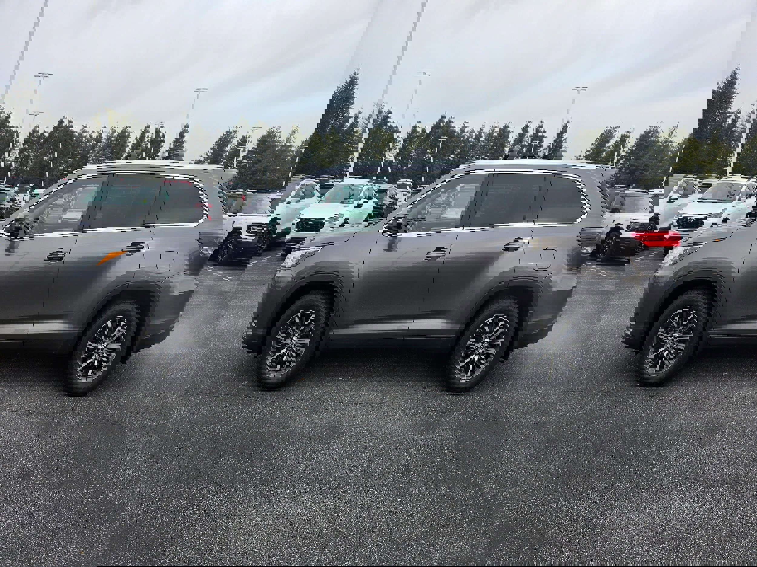 Used 2019 Toyota Highlander SE image 6