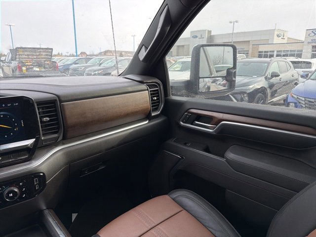 Used 2025 Chevrolet Silverado 3500 High Country w/ High Country Premium Package image 14