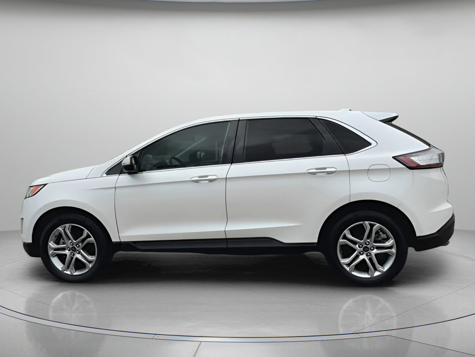 Certified 2018 Ford Edge Titanium w/ Ford Safe & Smart Package image 9