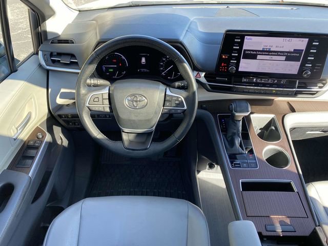 Used 2022 Toyota Sienna XLE image 13