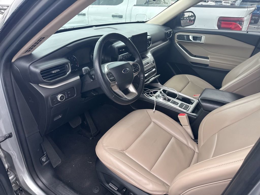 Certified 2023 Ford Explorer XLT w/ Equipment Group 202A RWD image 6