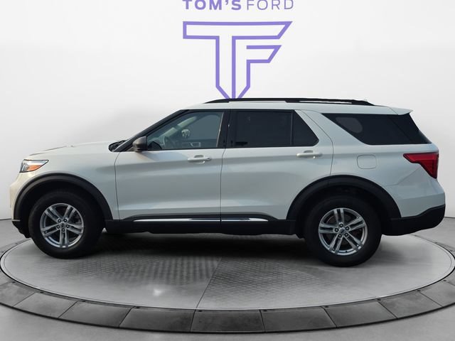 Certified 2023 Ford Explorer XLT w/ Equipment Group 202A AWD/4WD image 3