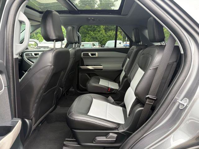 Certified 2022 Ford Explorer XLT w/ Equipment Group 202A AWD/4WD image 7