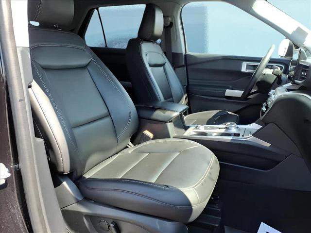 Certified 2022 Ford Explorer XLT w/ Equipment Group 202A image 11