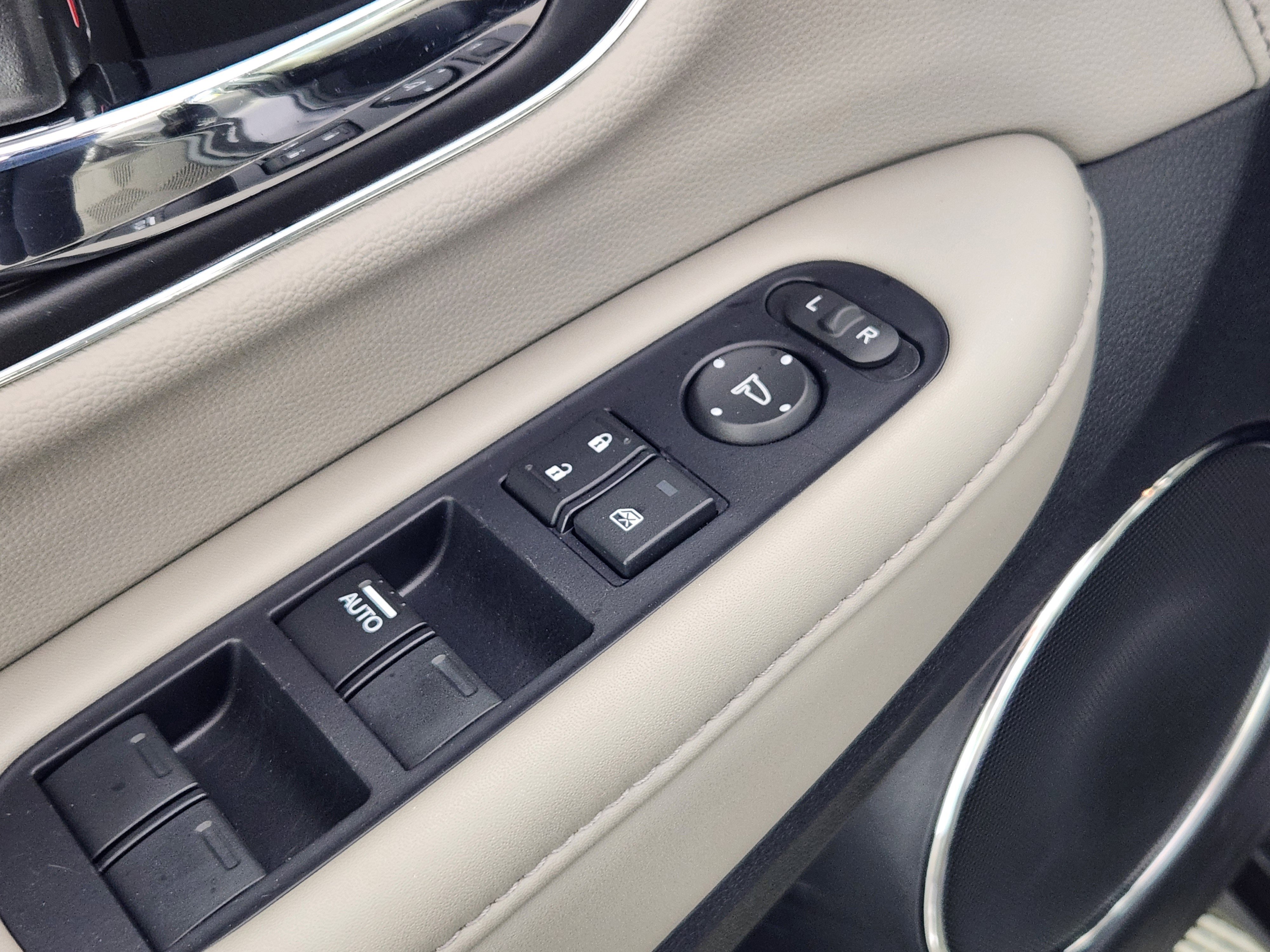 Used 2019 Honda HR-V EX-L image 17