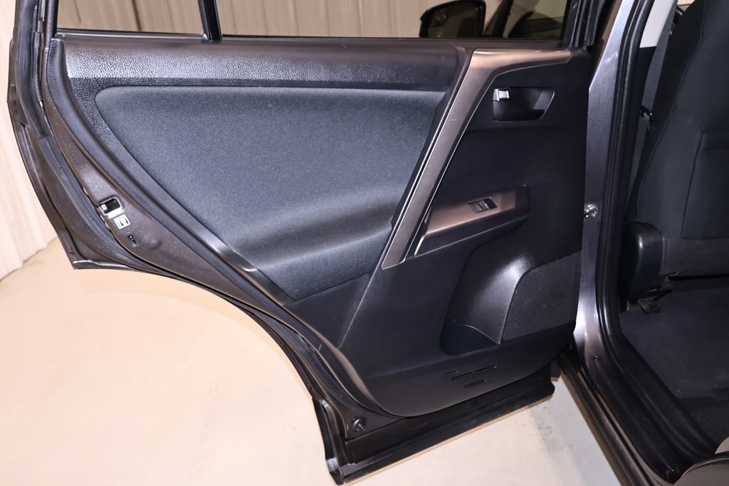 Used 2018 Toyota RAV4 LE w/ Carpet Mat Package AWD/4WD image 14