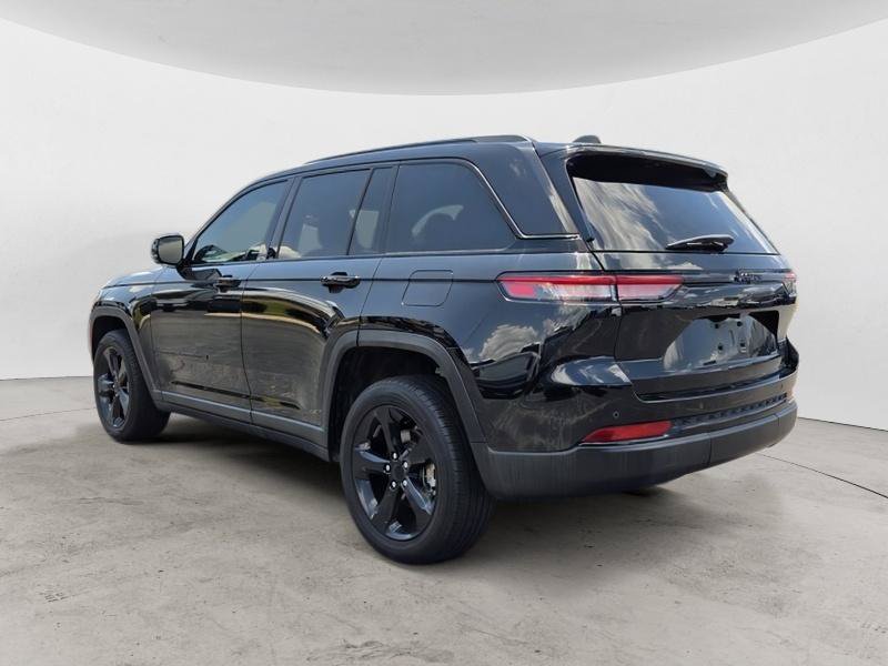 Used 2022 Jeep Grand Cherokee Altitude RWD image 5