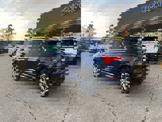 Used 2024 Audi Q3 2.0T Premium image 3