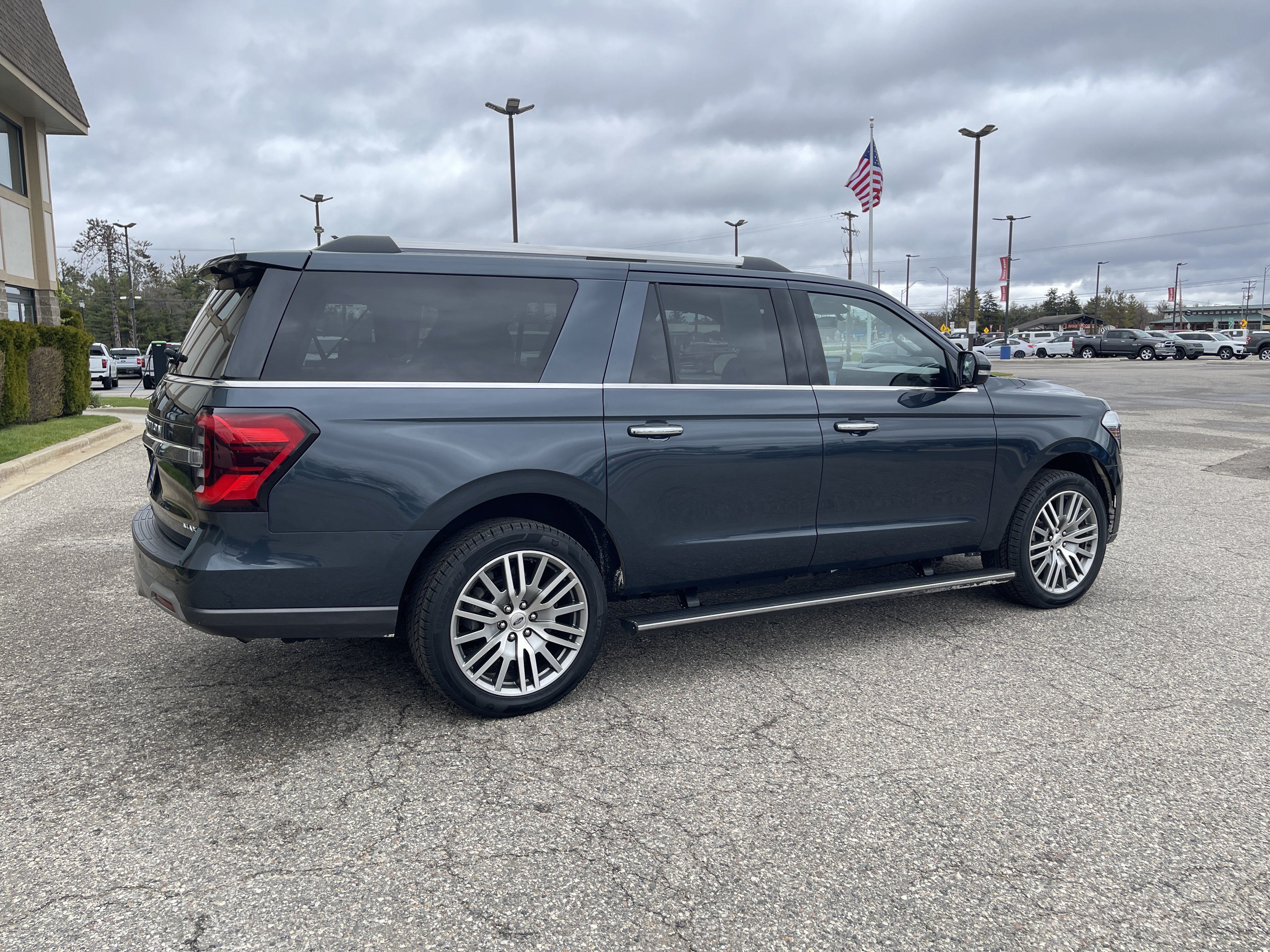 Certified 2022 Ford Expedition Max Limited AWD/4WD image 3