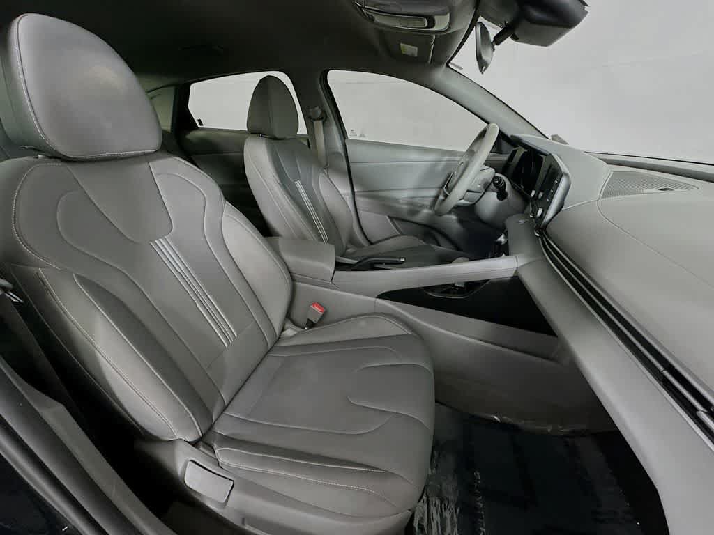 Used 2022 Hyundai Elantra SEL FWD image 13
