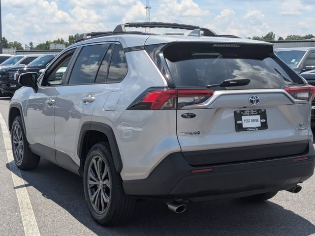 Used 2022 Toyota RAV4 XLE Premium AWD/4WD image 5