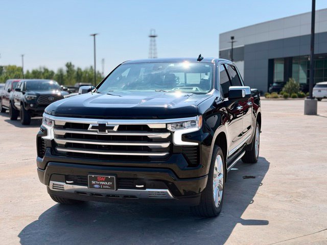 Used 2023 Chevrolet Silverado 1500 High Country w/ Technology Package AWD/4WD image 2