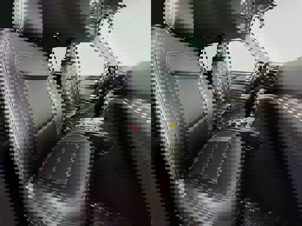 Certified 2022 Ford Explorer XLT w/ Equipment Group 202A image 18