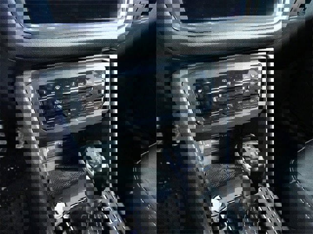 Used 2022 Volkswagen Tiguan SE image 19