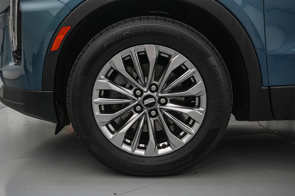 Used 2025 Cadillac XT4 Premium Luxury FWD image 10