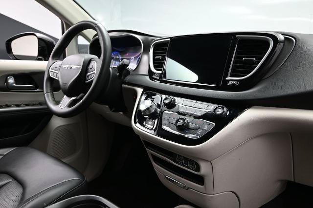 Used 2024 Chrysler Pacifica Touring-L FWD image 14