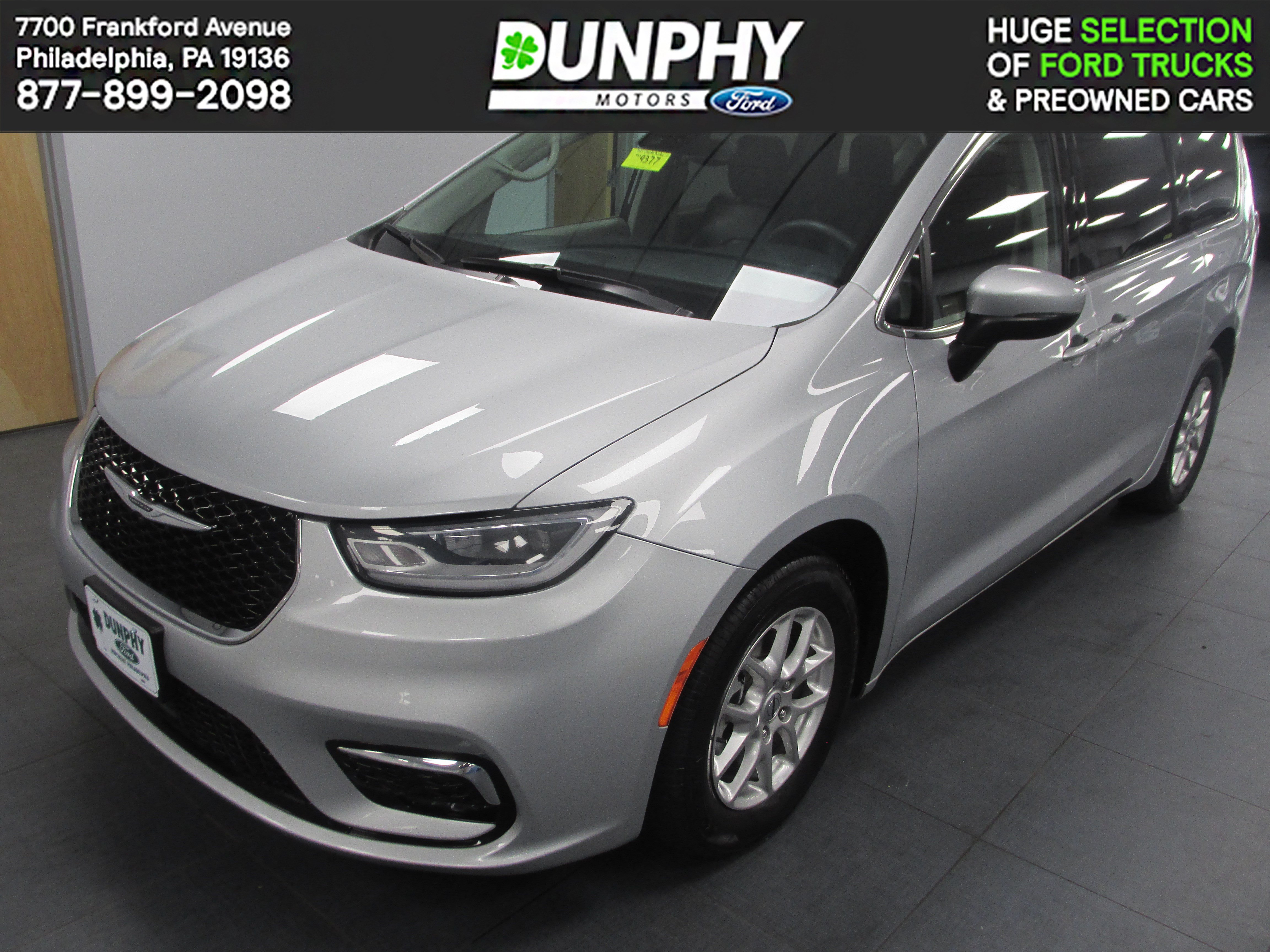 Used 2023 Chrysler Pacifica Touring-L