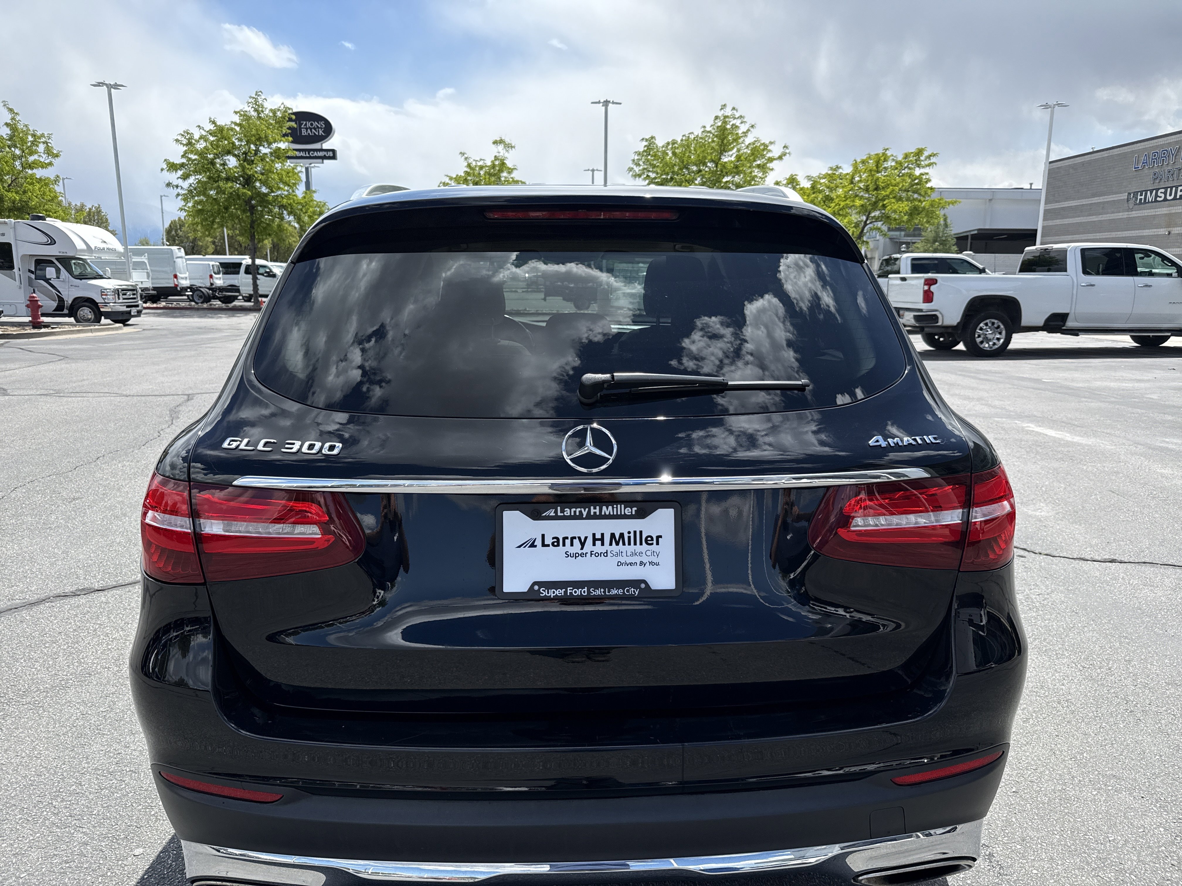 Used 2019 Mercedes-Benz GLC 300 4MATIC image 4