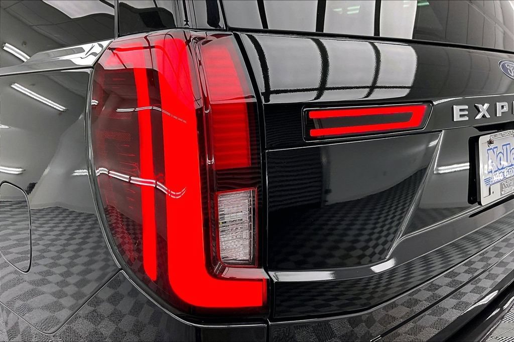 Certified 2025 Ford Expedition Platinum w/ Platinum Ultimate Package AWD/4WD image 31