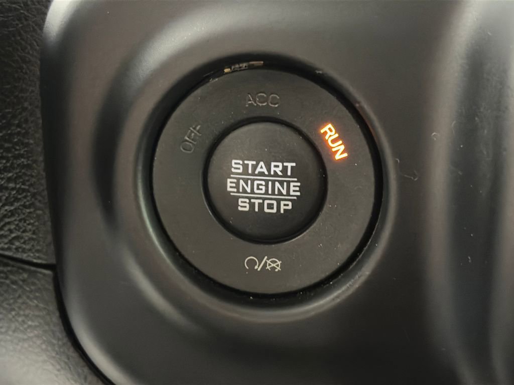Used 2018 Jeep Wrangler Unlimited Sahara w/ Cold Weather Group AWD/4WD image 25