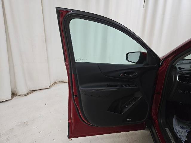 Used 2023 Chevrolet Equinox Premier AWD/4WD image 31