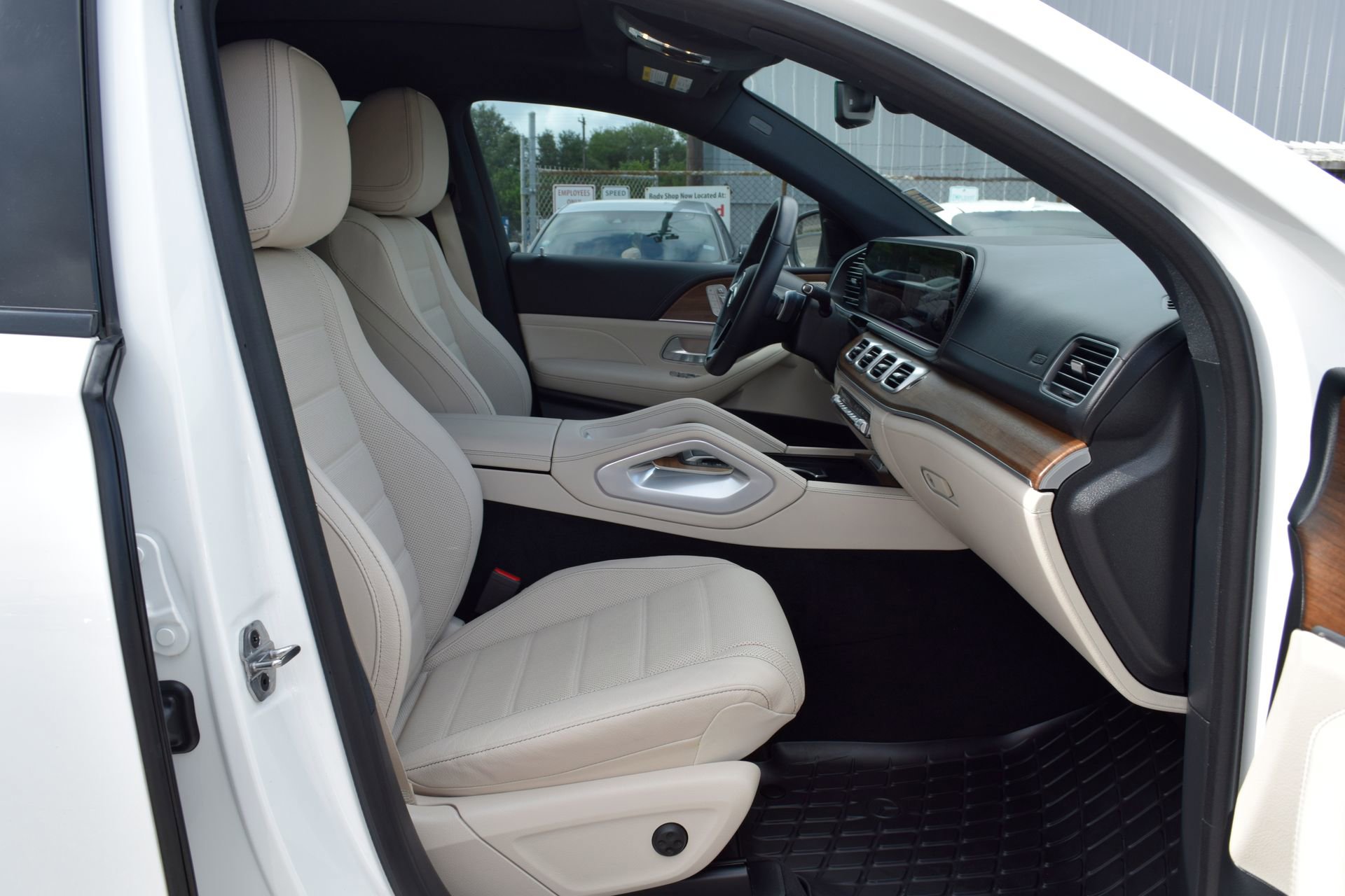 Used 2025 Mercedes-Benz GLE 450 4MATIC Coupe image 23