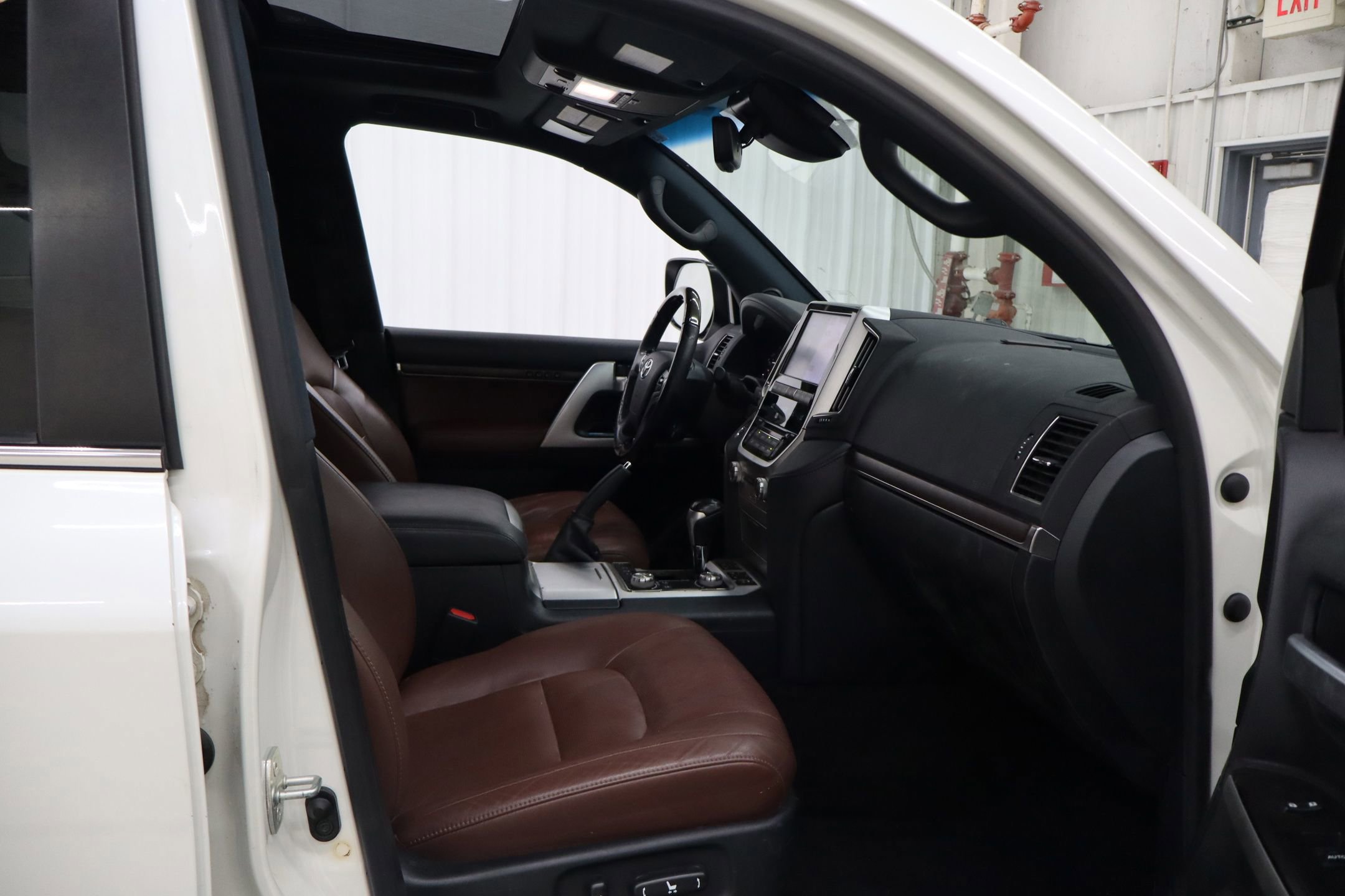 Used 2020 Toyota Land Cruiser AWD/4WD image 35