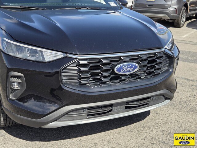 Certified 2025 Ford Escape ST-Line Select AWD/4WD image 2