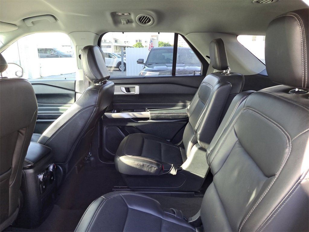 Certified 2022 Ford Explorer Limited w/ Equipment Group 301A image 6