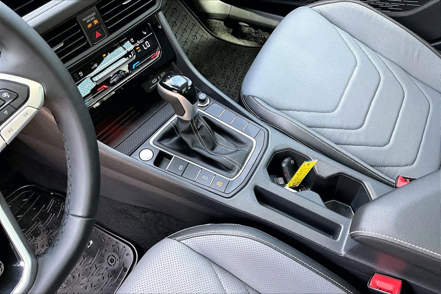 Used 2025 Volkswagen Jetta SEL FWD image 17
