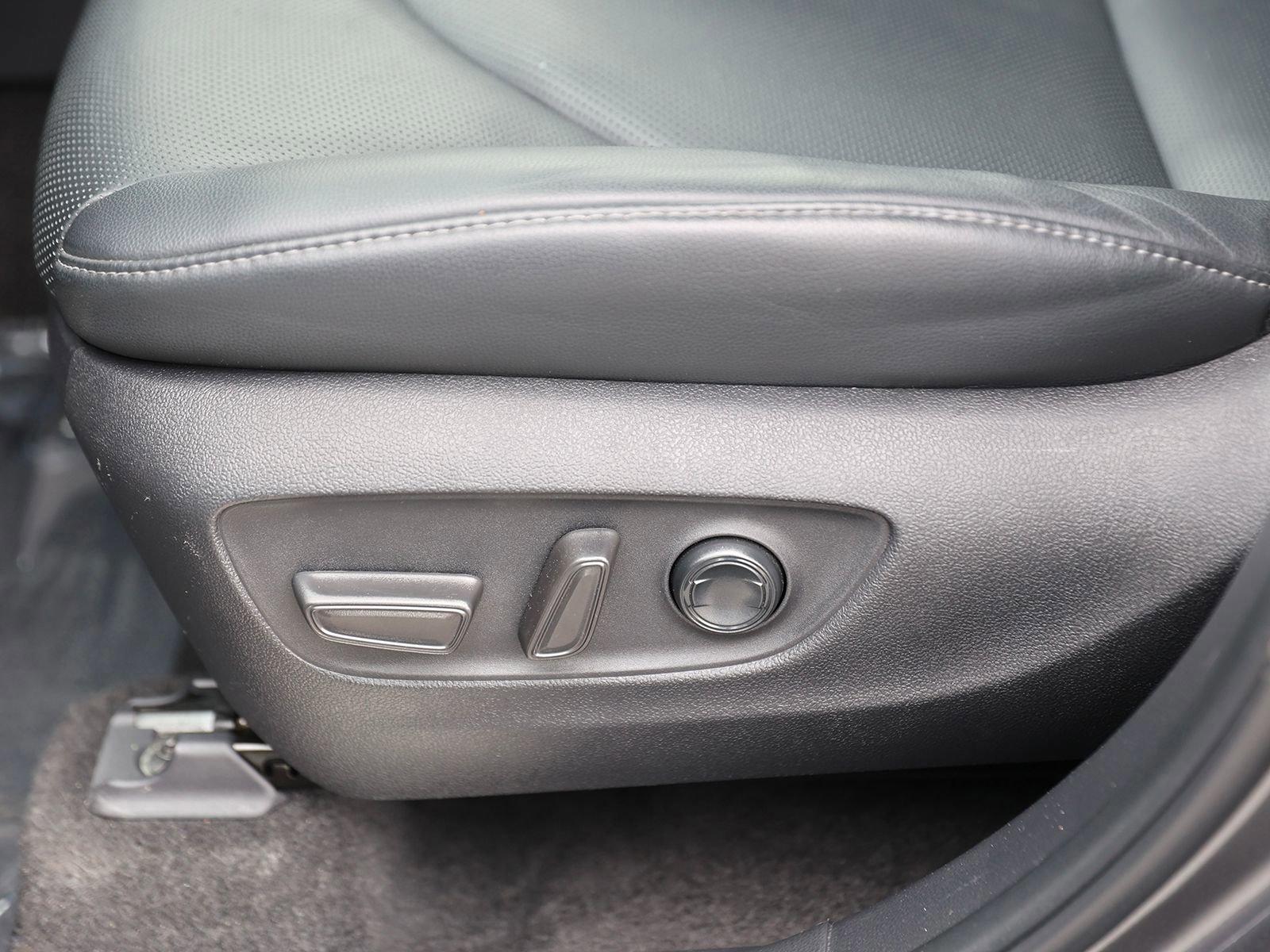 Used 2023 Toyota Highlander Platinum AWD/4WD image 19