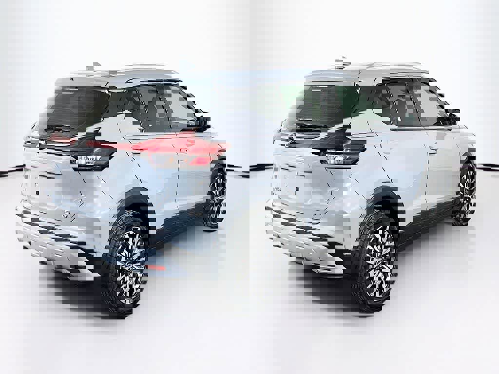 Used 2023 Nissan Kicks SV image 5