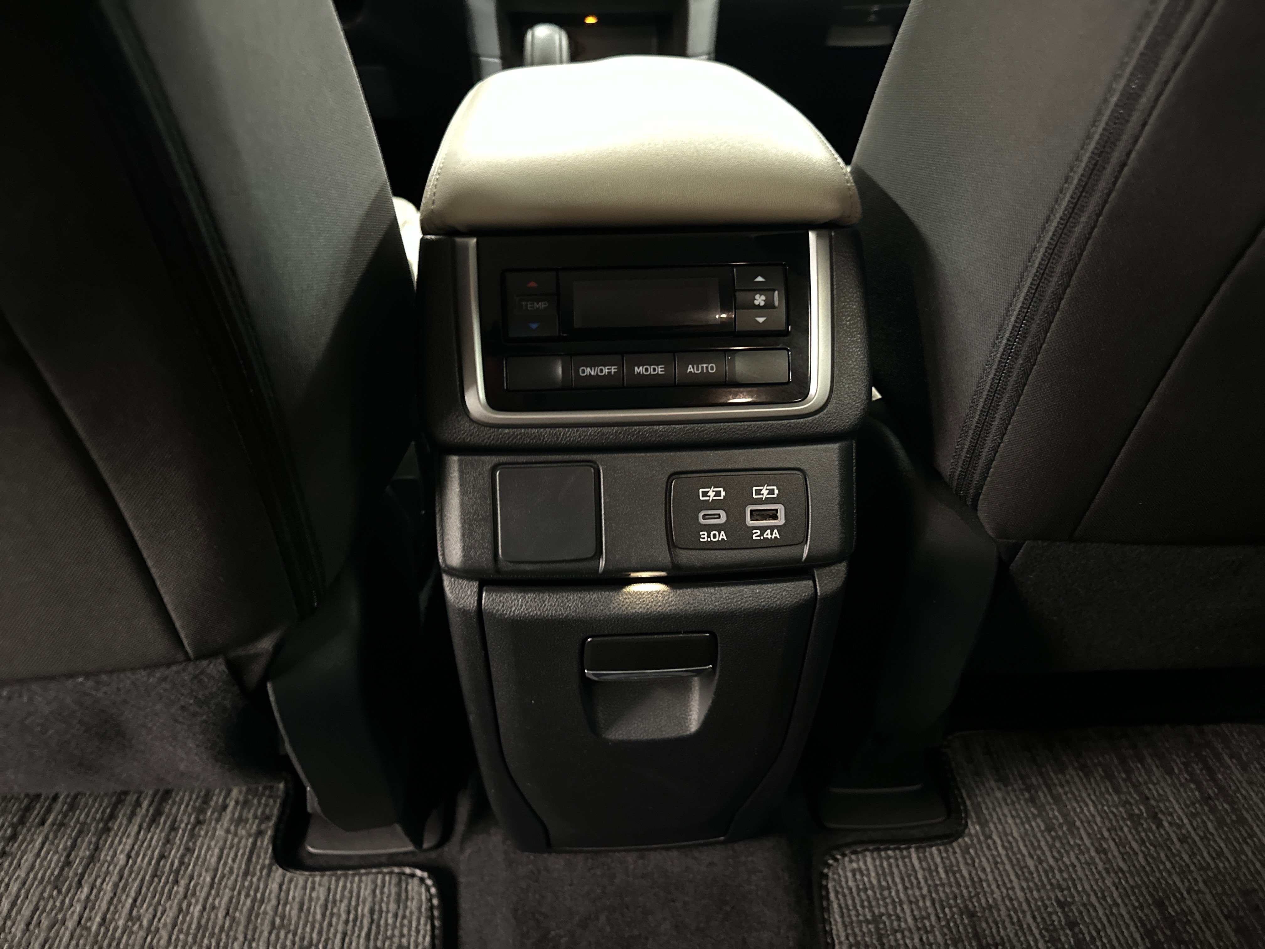 Used 2024 Subaru Ascent Premium w/ Convenience Package image 26