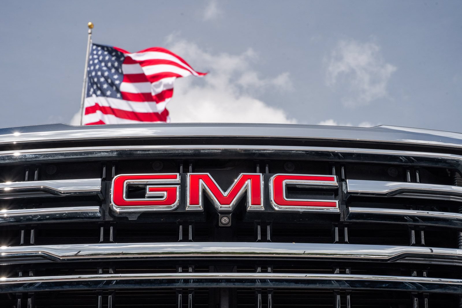 Used 2022 GMC Yukon SLT w/ SLT Premium Package RWD image 5