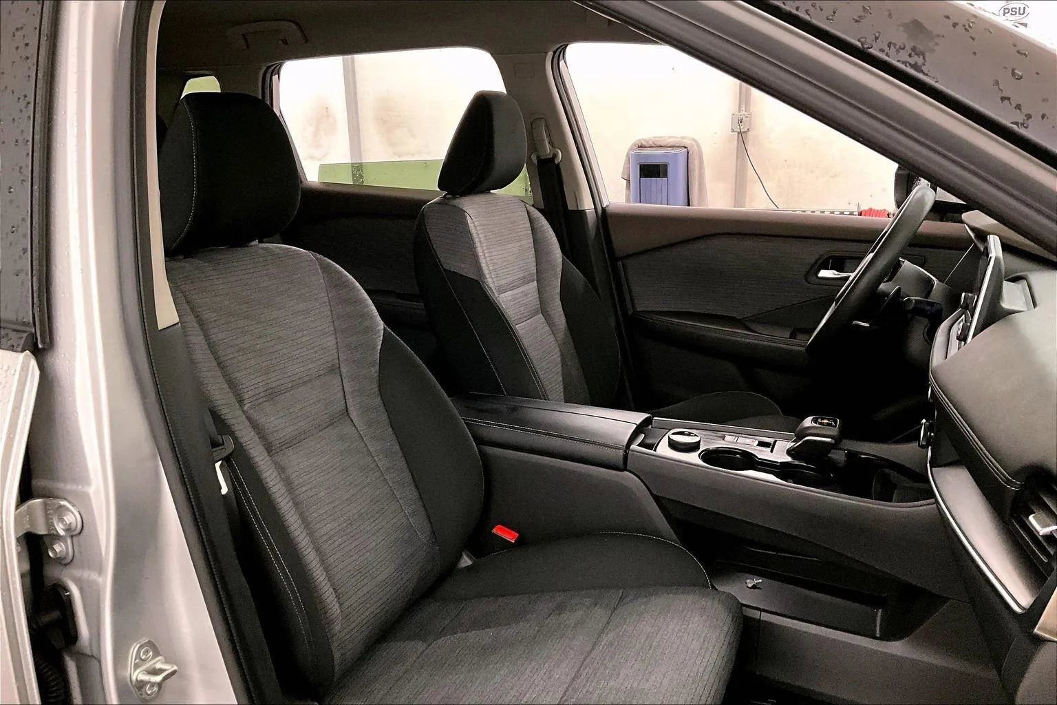 Used 2023 Nissan Rogue SV image 7