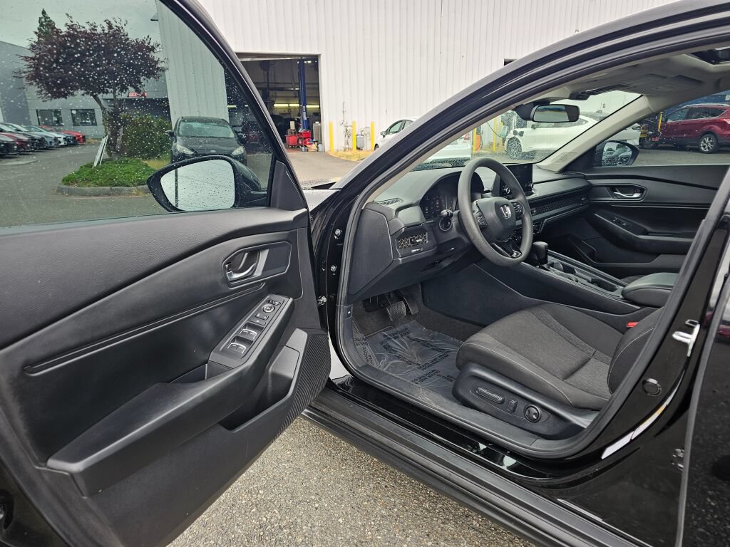 Used 2023 Honda Accord EX image 14