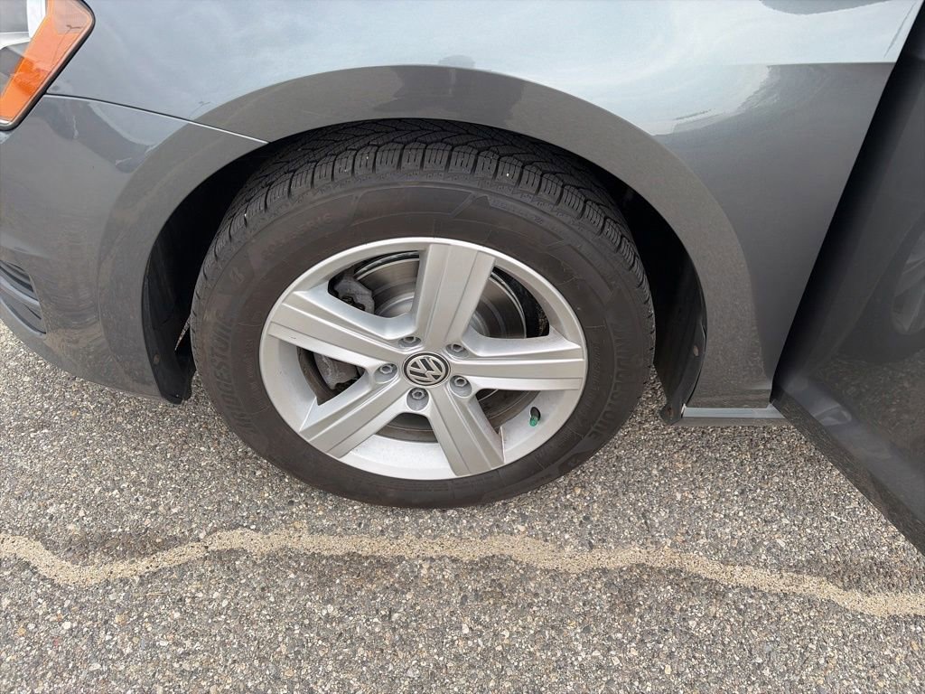 Used 2017 Volkswagen Golf Wolfsburg Edition FWD image 22