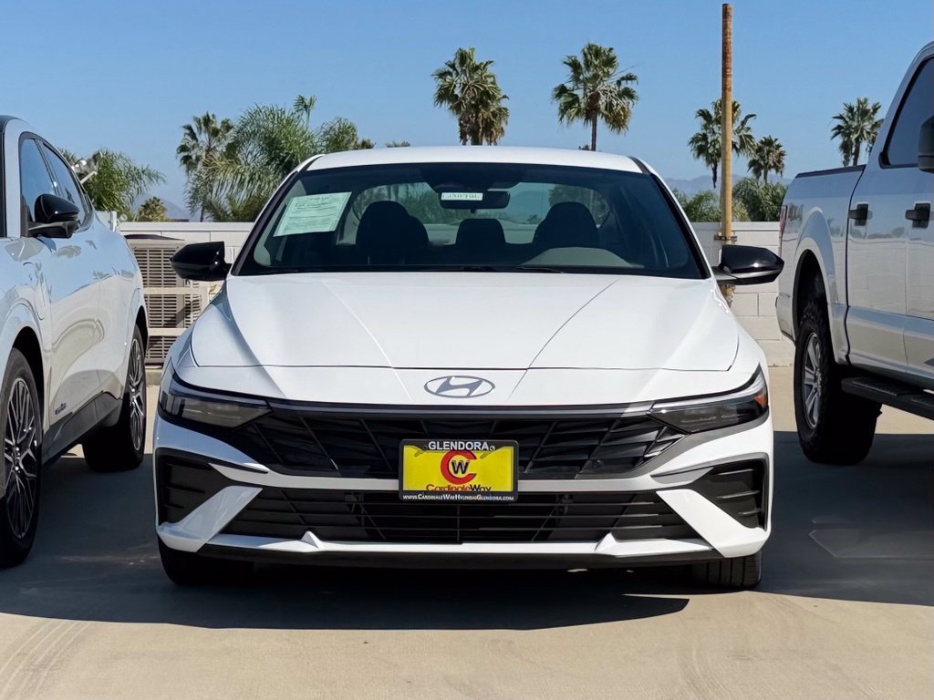 Used 2025 Hyundai Elantra SEL FWD image 2