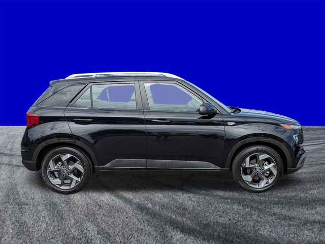 Used 2022 Hyundai Venue SEL FWD image 3
