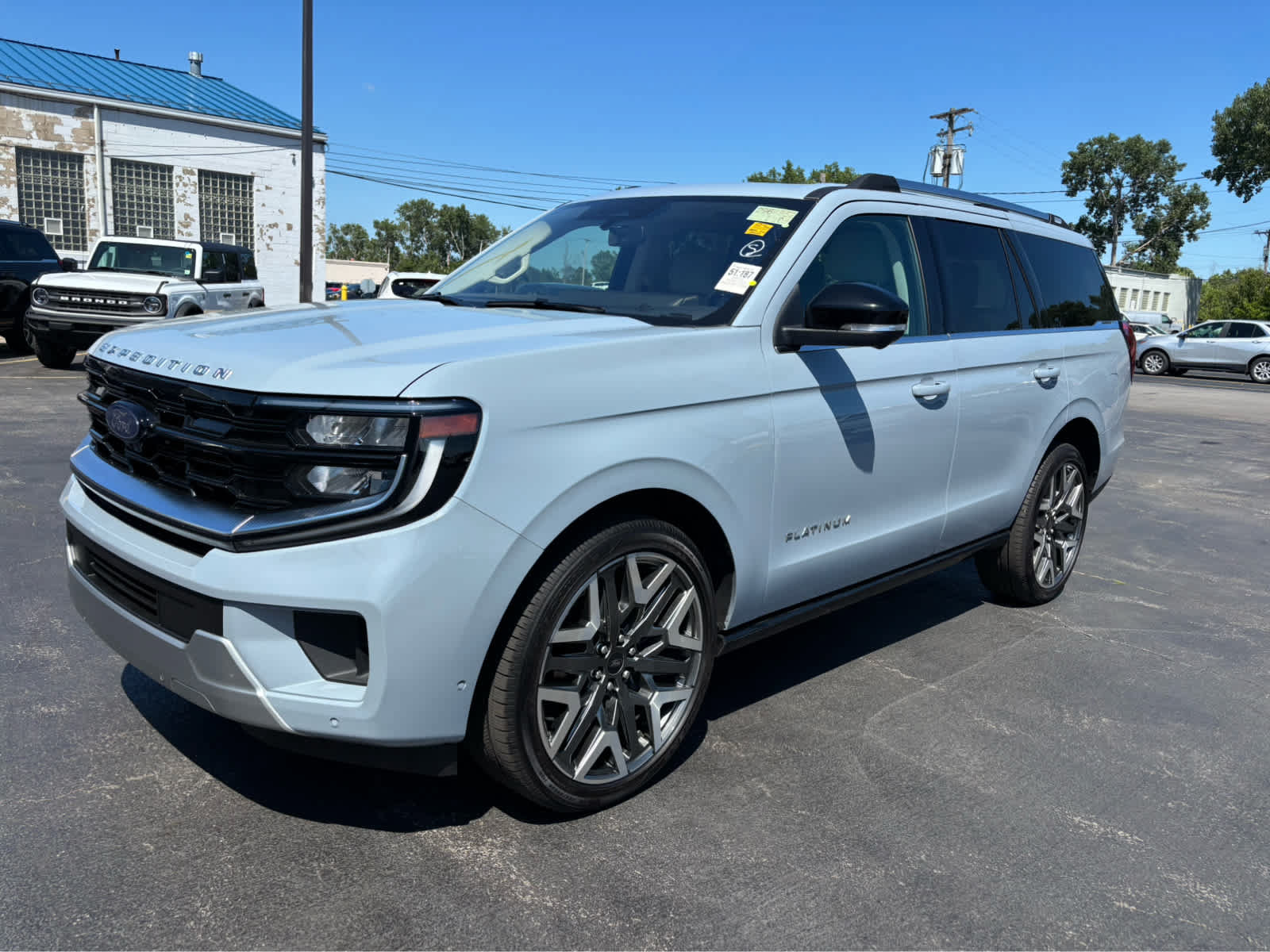 Certified 2025 Ford Expedition Platinum w/ Platinum Ultimate Package AWD/4WD image 3