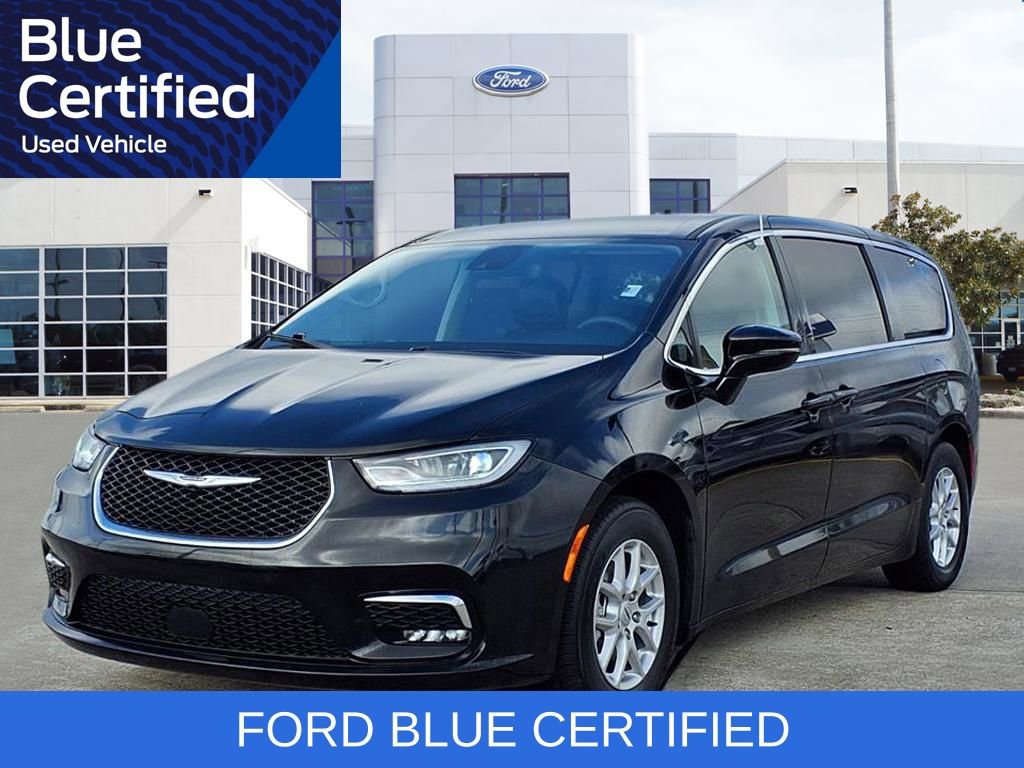 Used 2024 Chrysler Pacifica Touring-L image 1