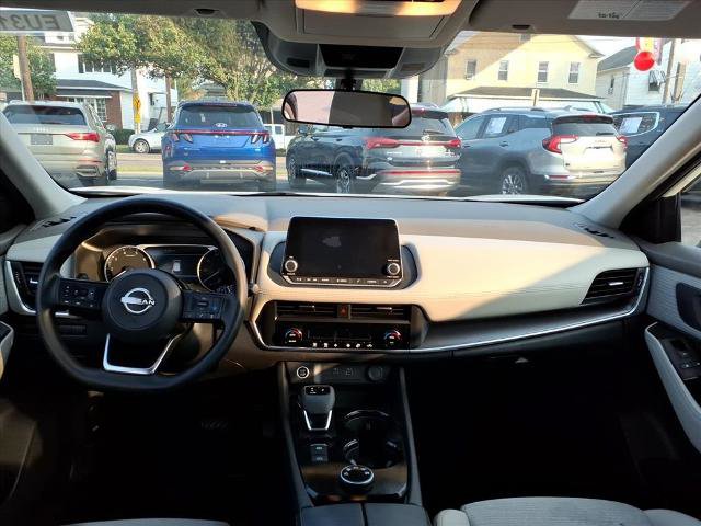 Used 2023 Nissan Rogue SV image 17