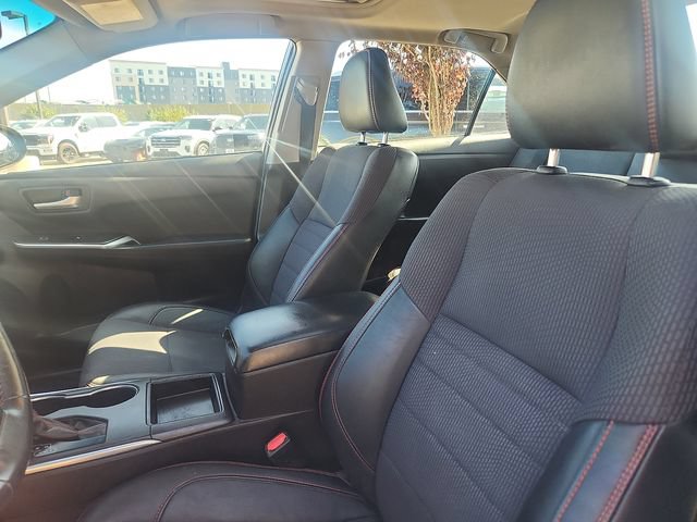 Used 2017 Toyota Camry SE w/ Moonroof Package FWD image 22