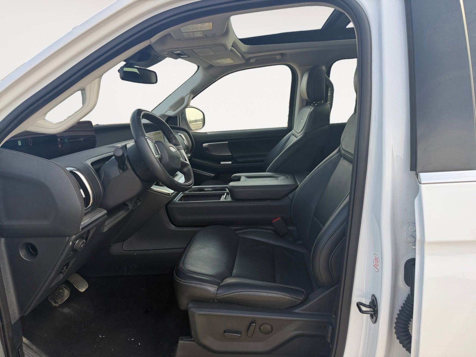 Certified 2025 Ford Expedition Platinum image 9