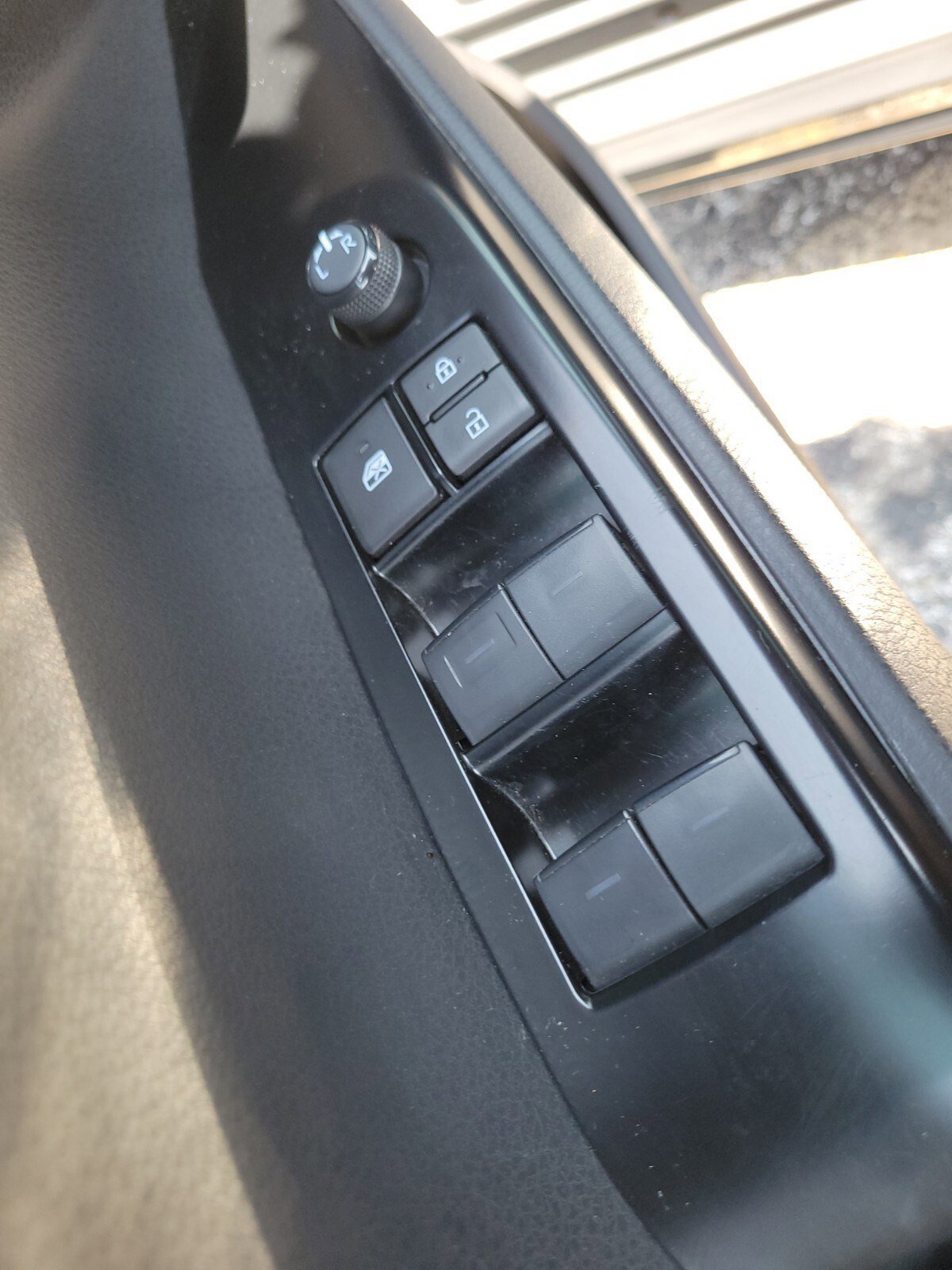 Used 2025 Toyota Camry SE image 18